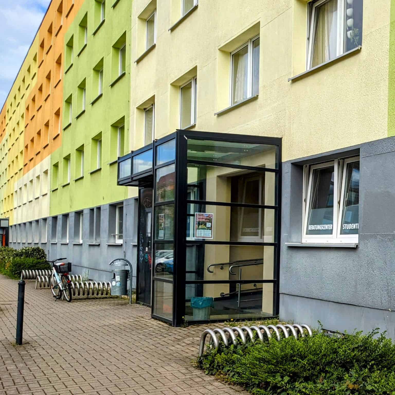 Eingang zum Wohnheim 7