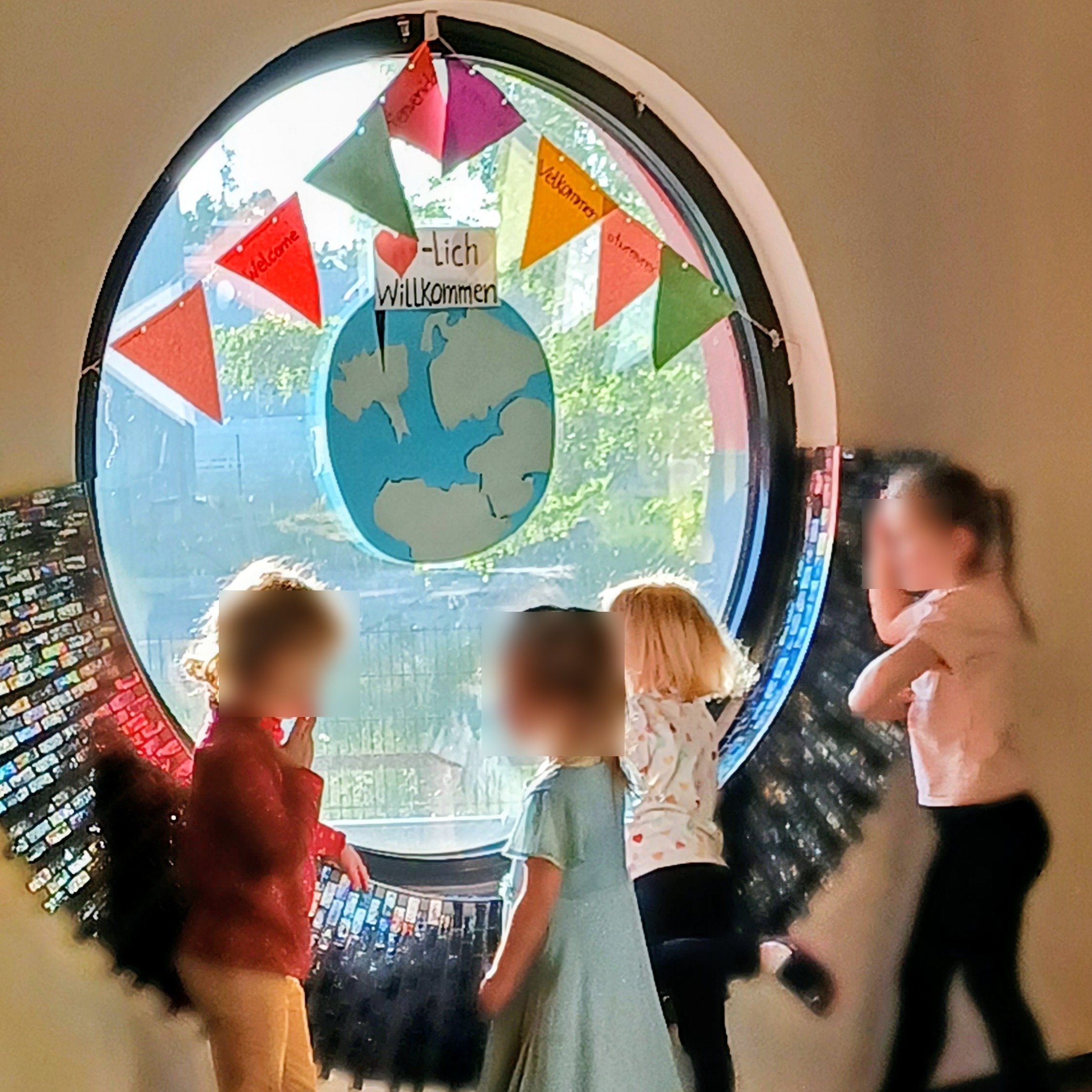 Kinder der Kita CampusKids in den Innenräumen